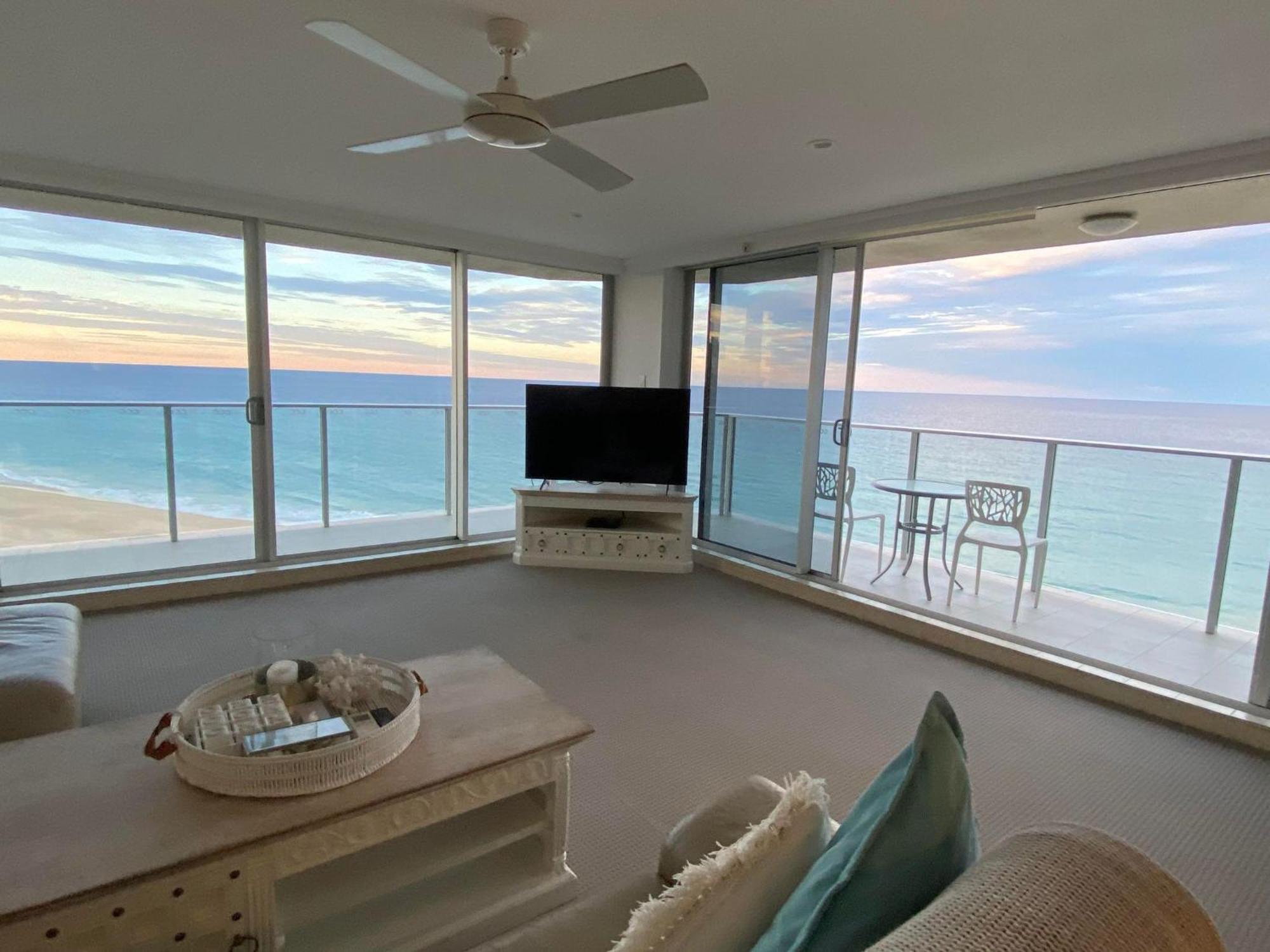 Hi Surf Beachfront Resort Apartments Gold Coast Esterno foto